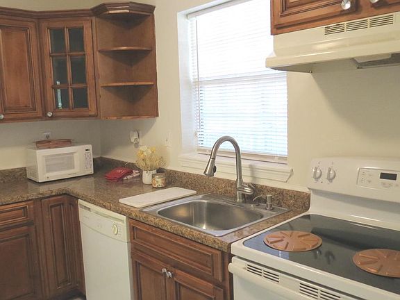 5th image of 1009 Saint Michaels Dr