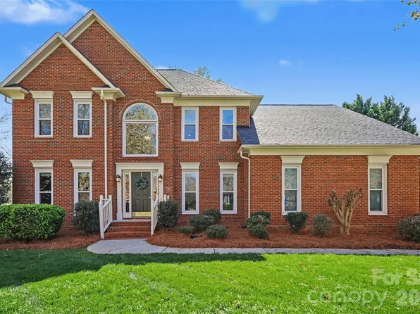 10825 Megwood Dr, Charlotte, NC 28277