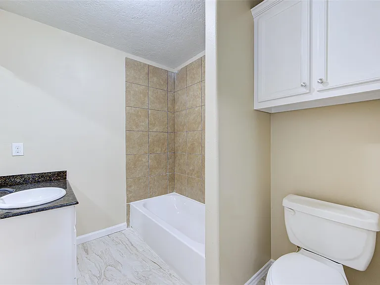 605 Center St #B — Photo 28