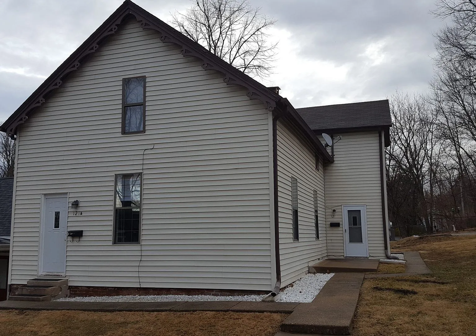 121 Asher St — Photo 1