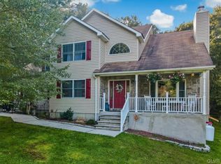 116 Mink Ln, Bushkill, PA 18324