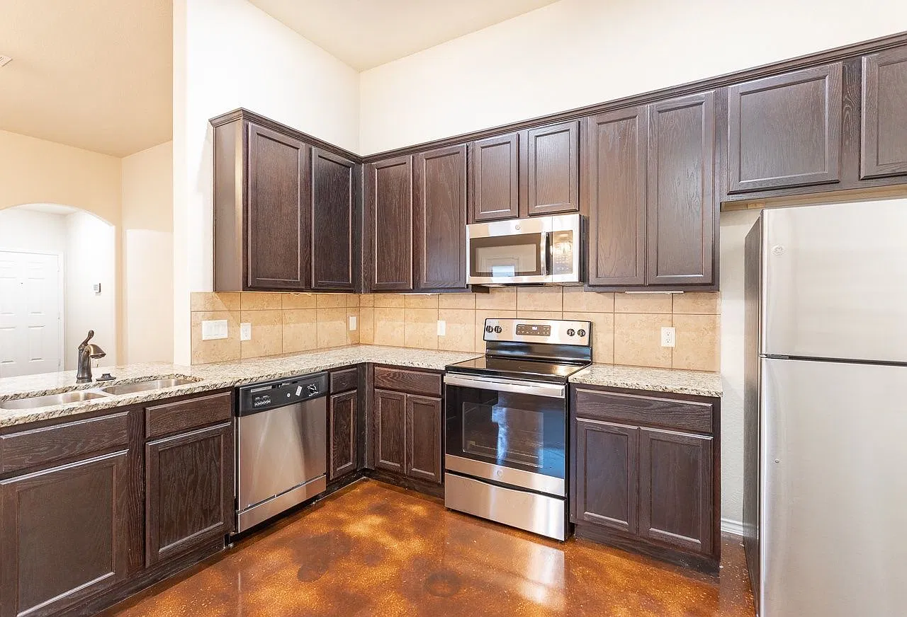 3 bed, 2.0 bath, 1372 sqft, $1,795 — Photo 4