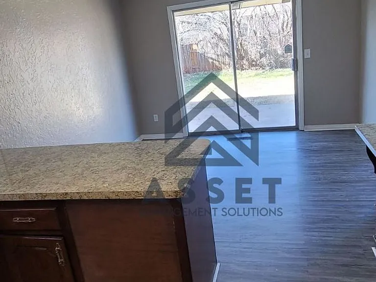 7217 Edenborough Dr — Photo 8