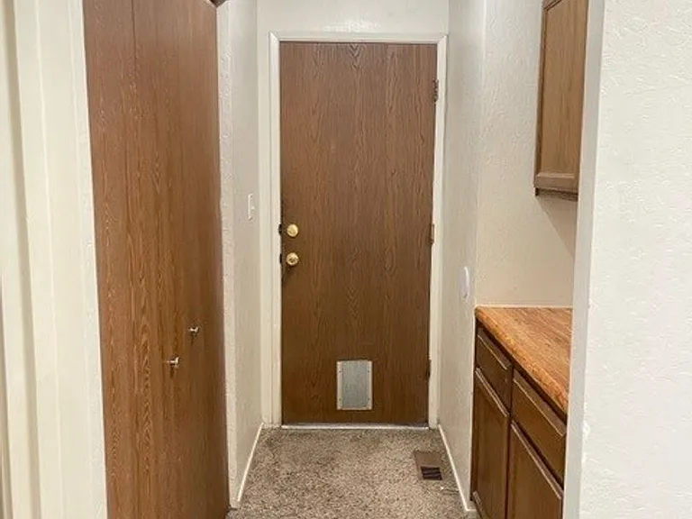 1254 Ambassador Dr — Photo 14