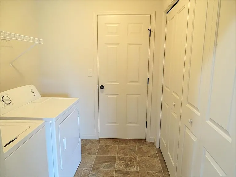 414 Marlene Way — Photo 8