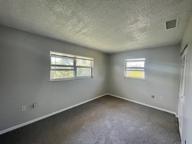 544 SW 35th St — Photo 17