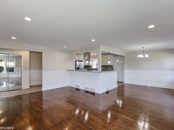 3rd image of 490 Yates Ave