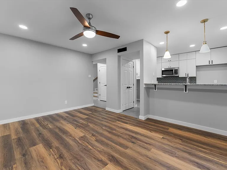 305 Valley Park Dr — Photo 8