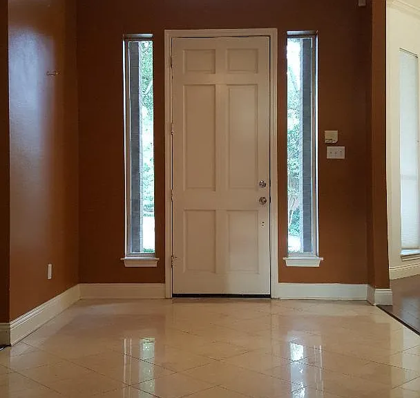 8609 Berwick Dr — Photo 2