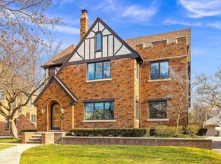 1140 Yorkshire Rd, Grosse Pointe Park, MI 48230