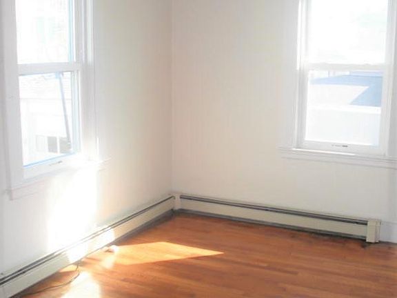 4th image of 52 Warren Ave #1