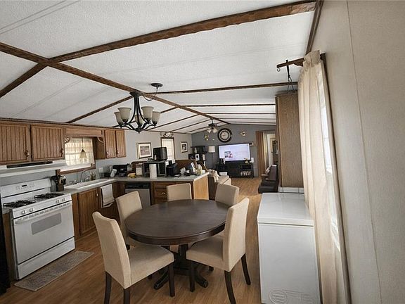 5th image of 77 Wright Way