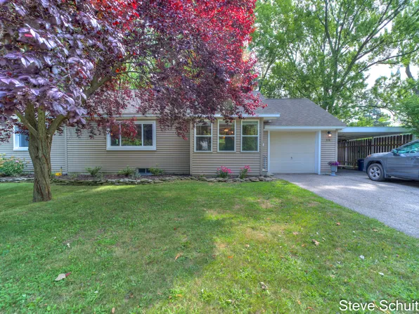 328 Park St, Coopersville, MI 49404