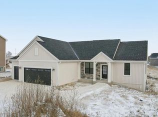 660 Lambert Dr, Slinger, WI 53086
