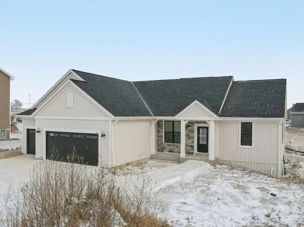 660 Lambert DRIVE, Slinger, WI 53086