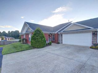 7408 Autumn Trace Dr, Louisville, KY 40214