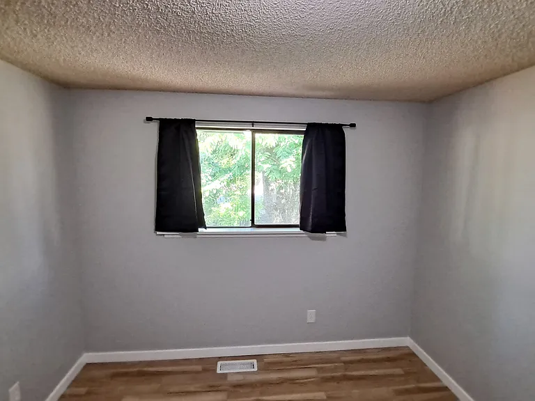 1316 S Woodlawn St — Photo 32