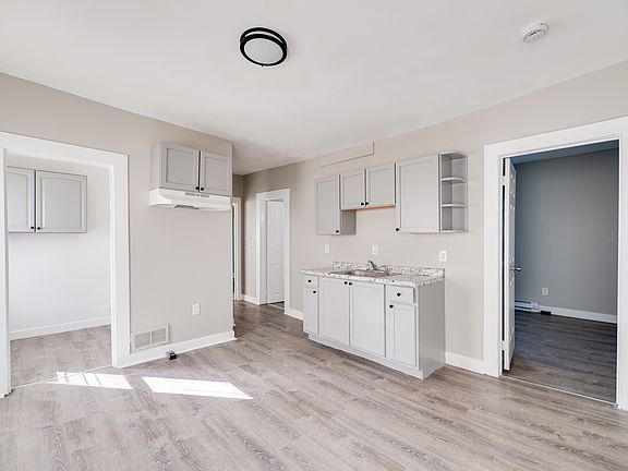 4th image of 45-47 Beech St #2