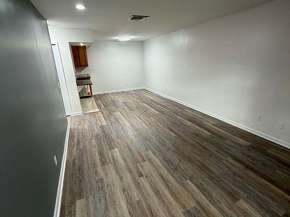 5th image of 3094 Plaza Terrace Dr