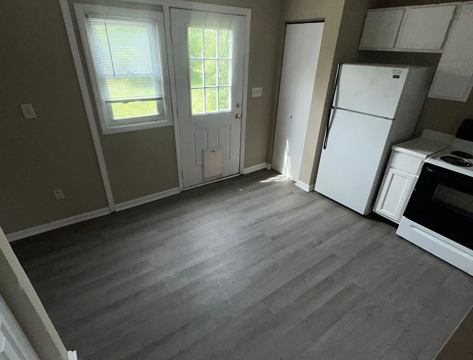 2 bed, 1.5 bath, 900 sqft, $1,050 — Photo 1