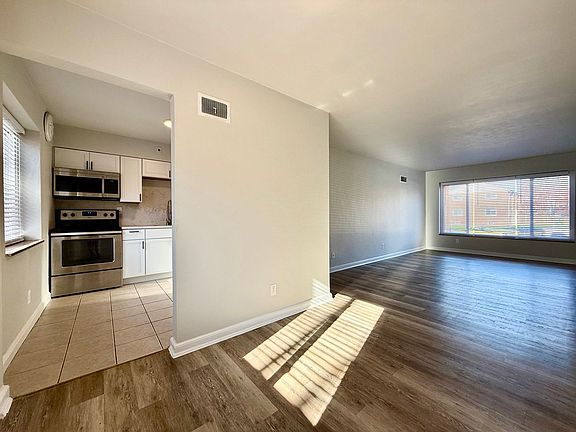 5th image of 5940-5952 Nagel Ave #5948-1W