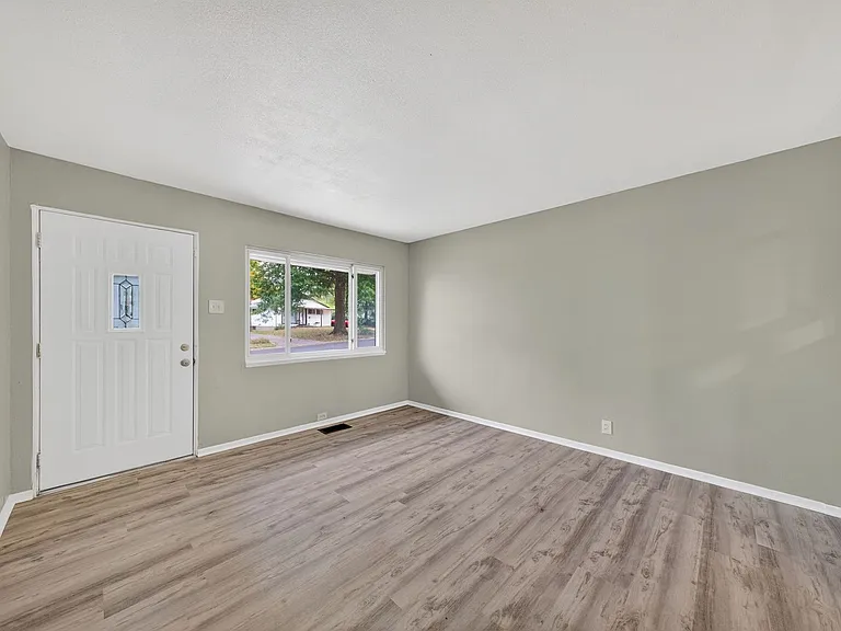138 Grampian Rd — Photo 7