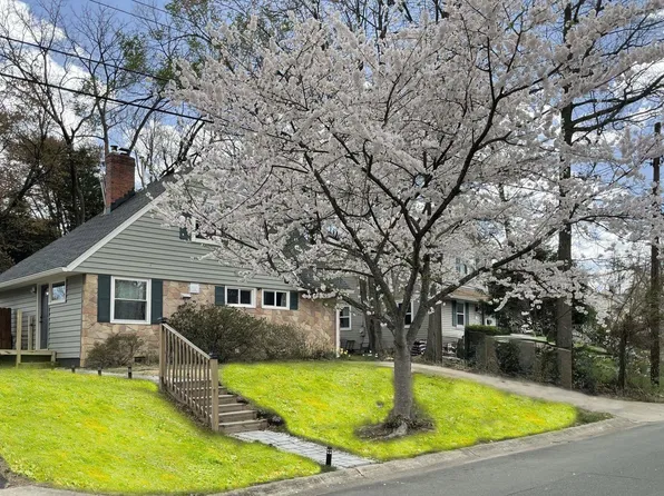 5718 Crawford Dr, Rockville, MD 20851