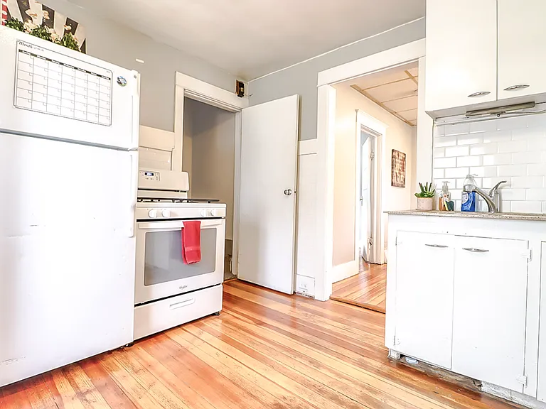 1546 N 14th St — Photo 11