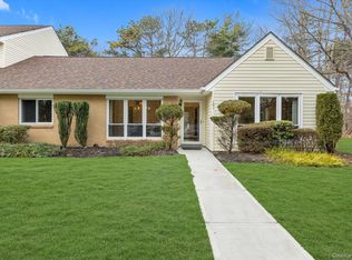 101 Dari Drive, Holbrook, NY 11741