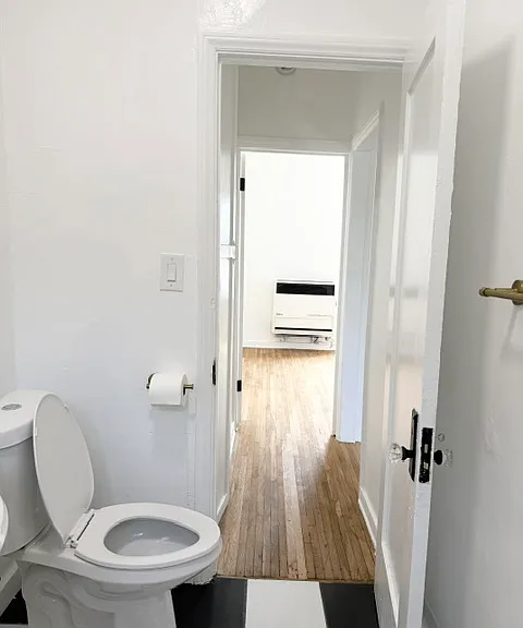 5916 1/2 Willoughby Ave — Photo 24