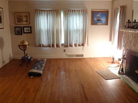 5th image of 115 Upland Ave