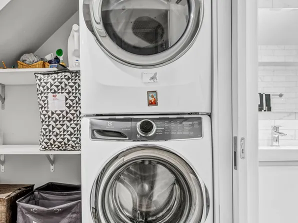 207 Huntington Street image 37 of 43