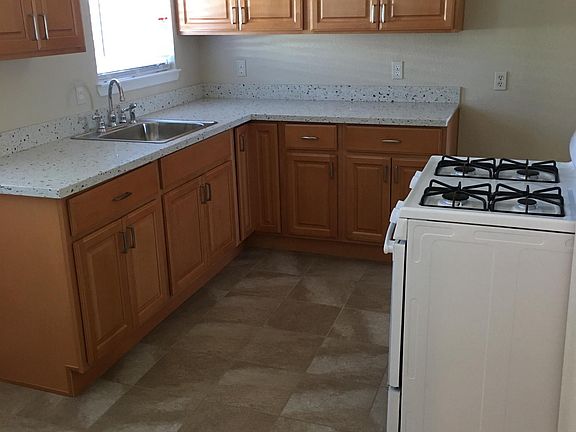 5th image of 1690 E Saint James St