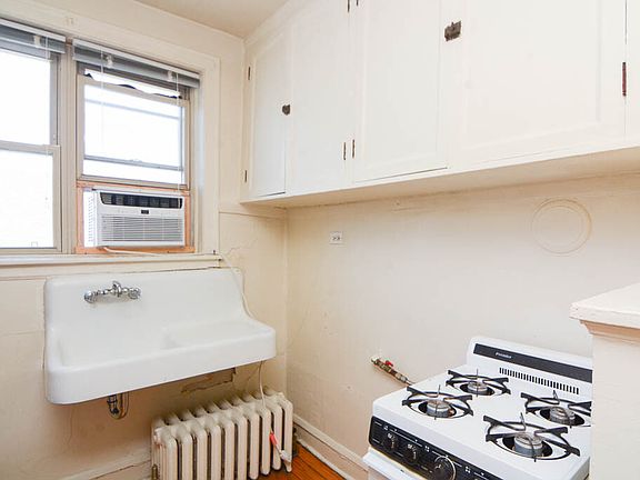 3rd image of 4233 N Paulina St #E5
