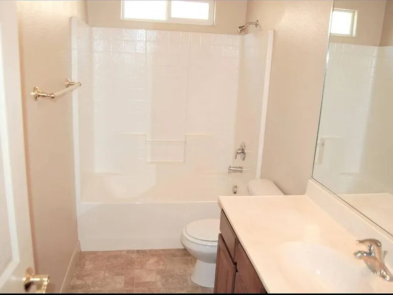 Moss Dr — Photo 12