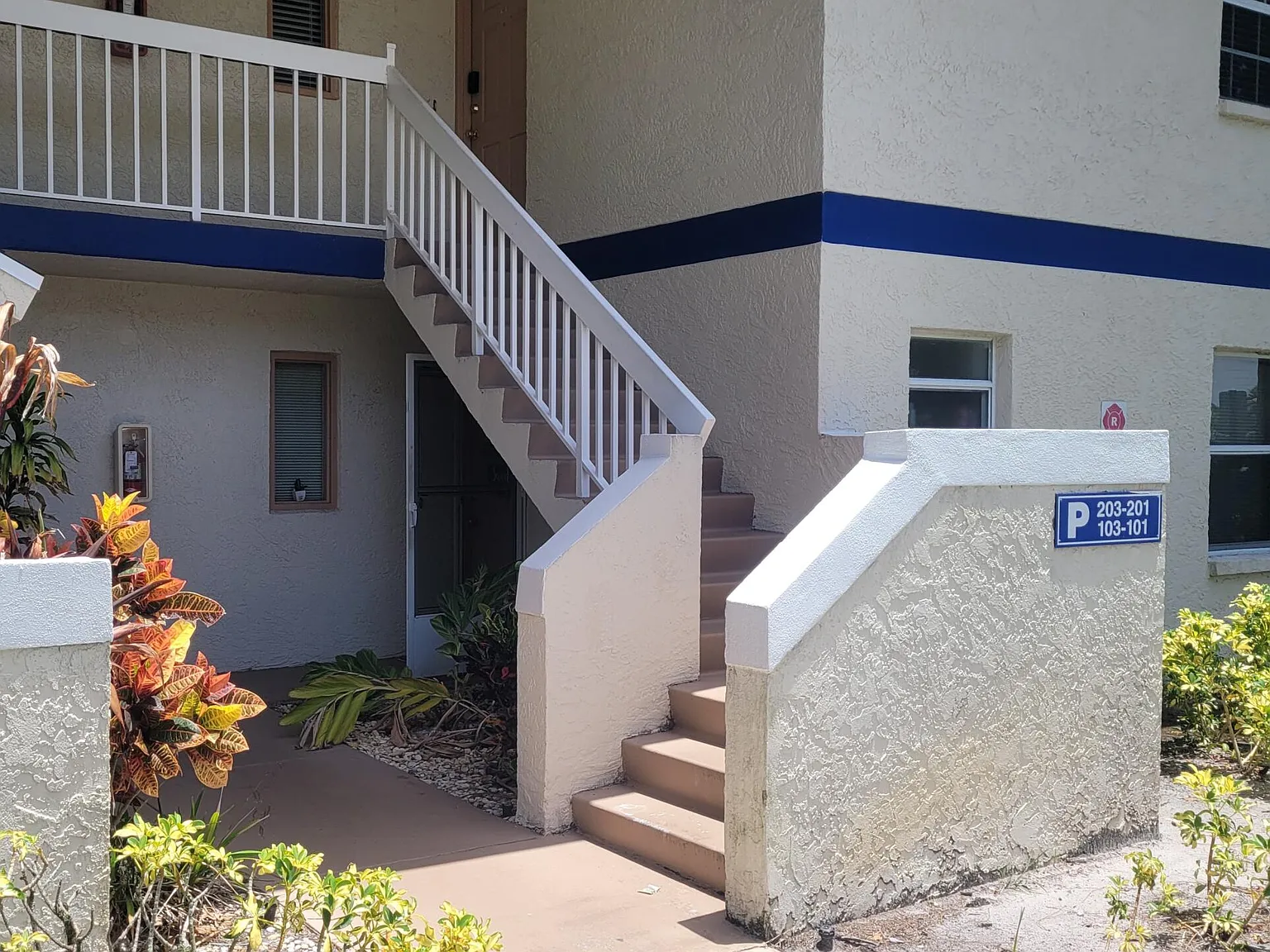 2 bed, 2.0 bath, 782 sqft, $1,750 — Photo 2