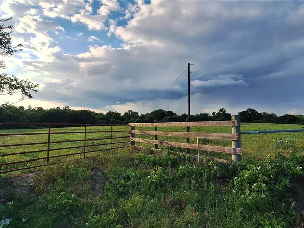 18081 Wellmann Rd, Washington, TX 77880