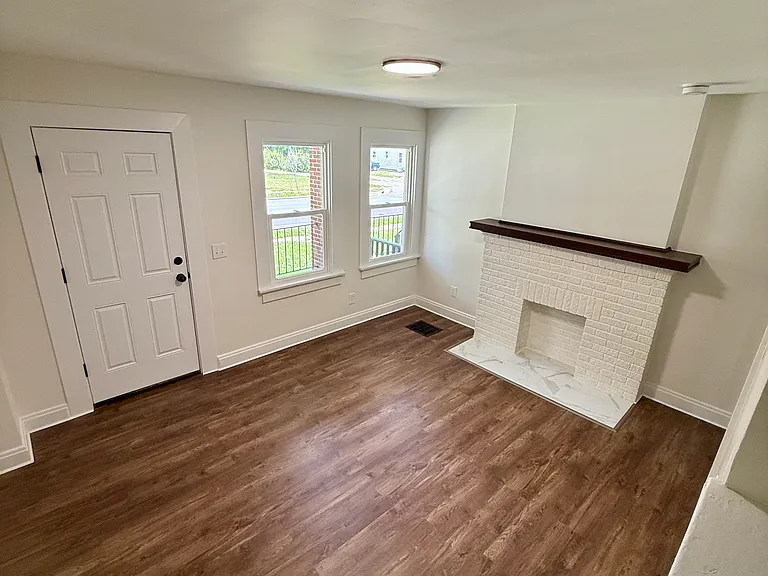 1829 S Champion Ave — Photo 6