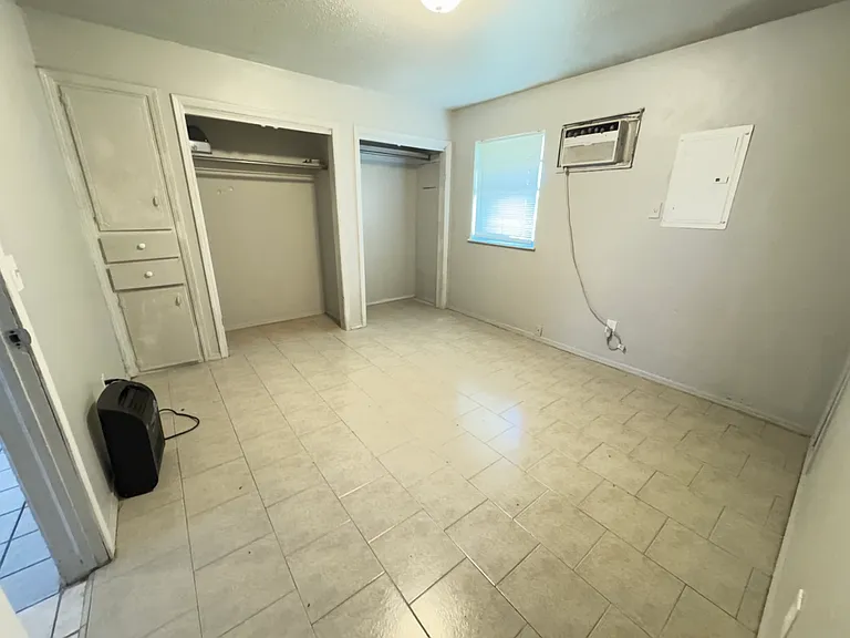 218 SE 44th St #207 — Photo 9