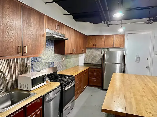 315 Berry Street image 2 of 6