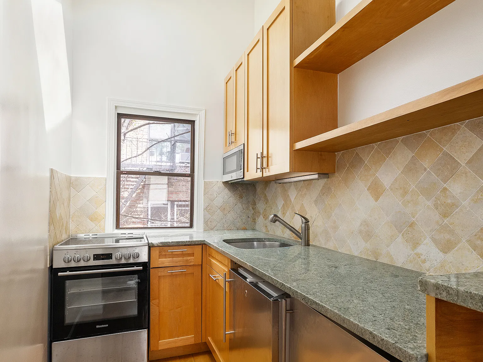309 West 20th Street — Photo 4