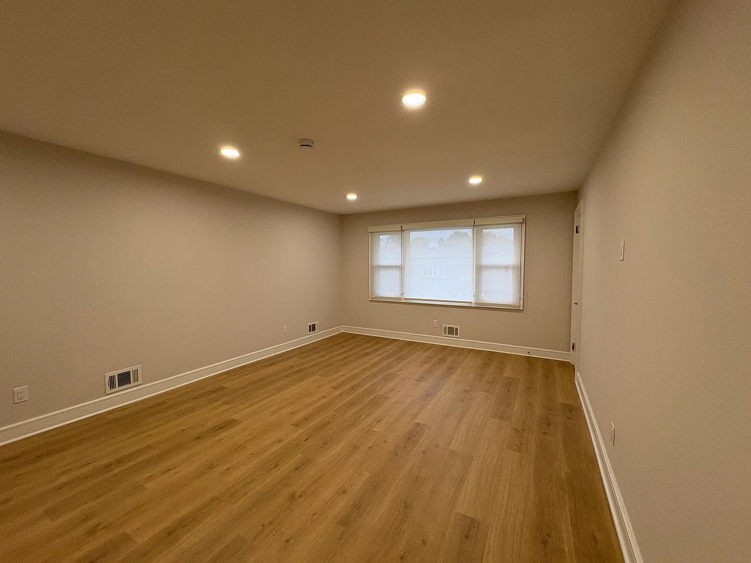 2 bed, 1000 sqft, $2,900 — Photo 4