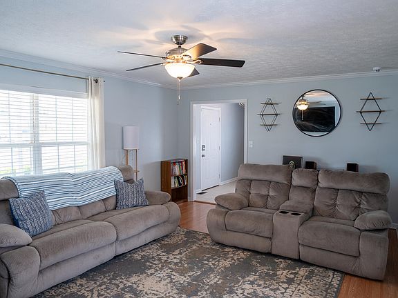5th image of 124 Southcreek Dr