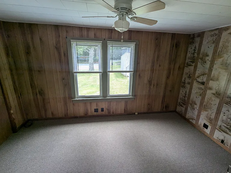 1031 Mount Tom Rd — Photo 17