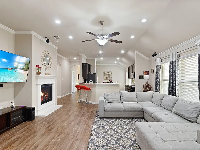 16609 Lincoln Park Ln — Photo 9