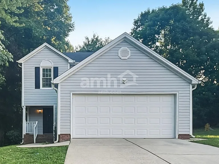 4601 Heritage Woods Dr — Photo 1