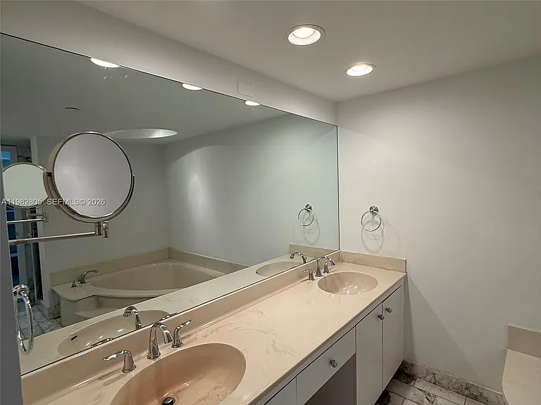 4000 Towerside Ter #1401 — Photo 15