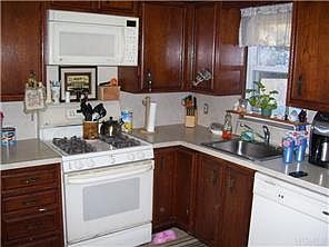 3rd image of 9 Floral Ave