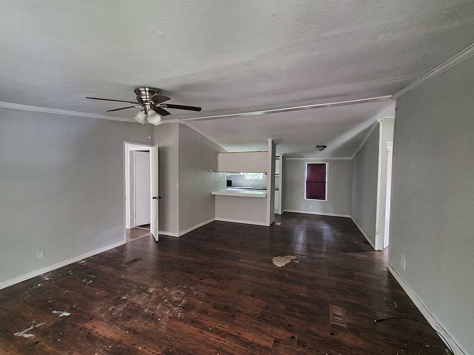 2nd image of 1115 Fern St