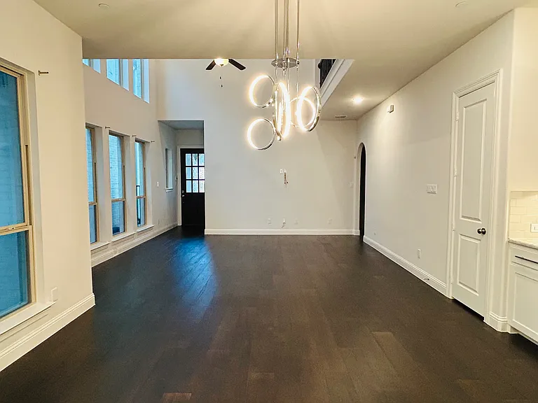 1045 Drew Ln — Photo 5
